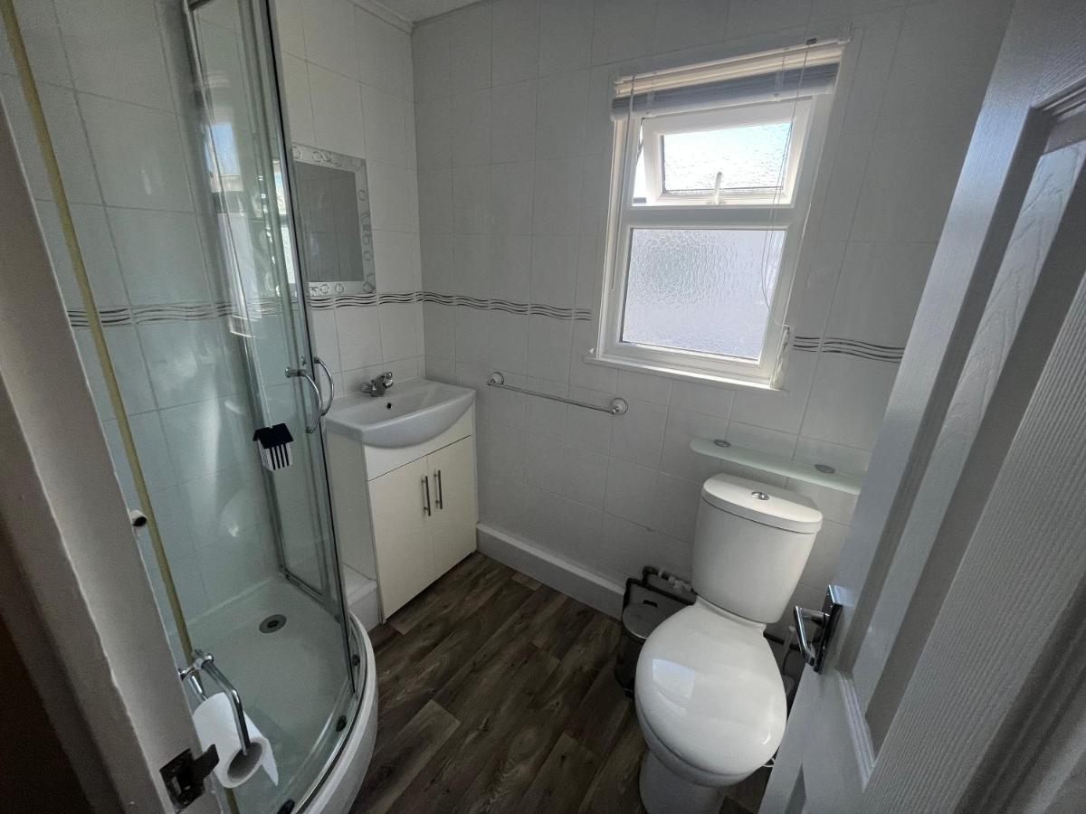 192, - Two Bed Chalet, Sleeps 5, Pet Friendly, Bed Linen And Towels Included Hemsby