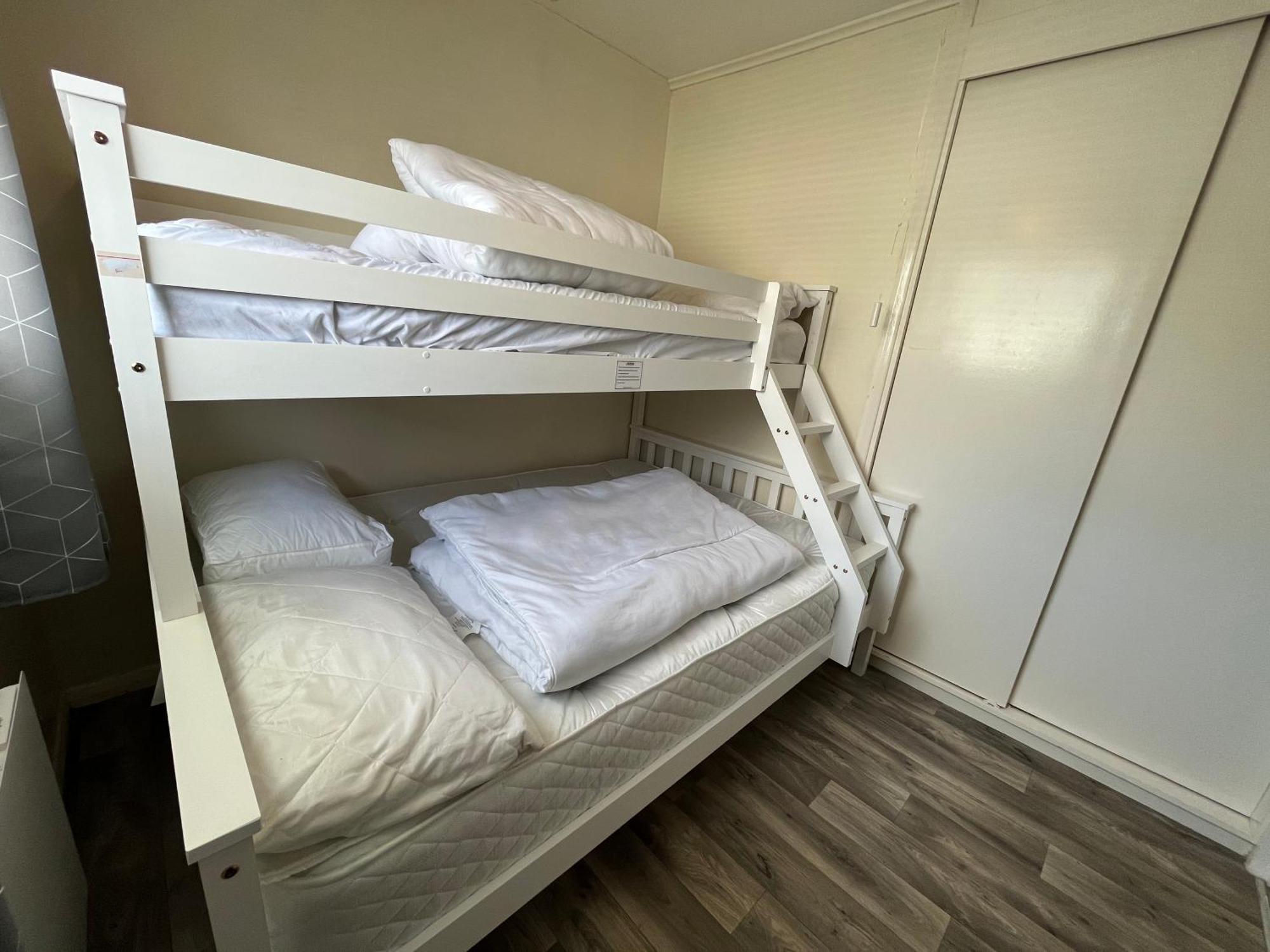 Chalet 192, - Two Bed Chalet, Sleeps 5, Pet Friendly, Bed Linen And Towels Included Hemsby