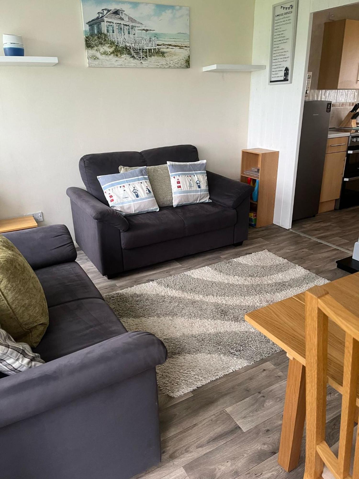 192, - Two Bed Chalet, Sleeps 5, Pet Friendly, Bed Linen And Towels Included Hemsby